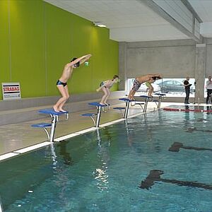 AYA Hallenbad Lehrschwimmbecken mit Kindern
