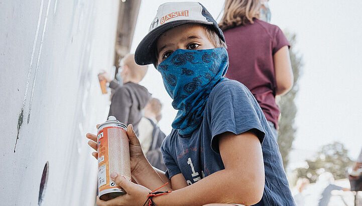 Sprayen an der längsten Graffiti-Wand Salzburgs