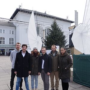 Wintermarkt auf dem Bahnhofsvorplatz: