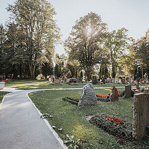 Gräber am Friedhof Aigen.