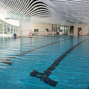 Die Schwimmbahnen im Paracelsushallenbad.