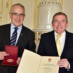 Stadtsiegel in Gold für Prälat Balthasar Sieberer