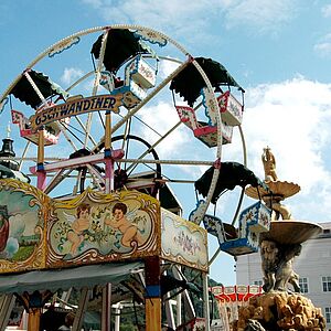 Rupertikirtag vor dem Glockenspiel