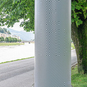 Kunst-Litfaßsäule am Franz-Josef-Kai beim Klausentor von Katharina Loidl.