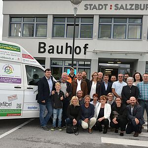 Übergabe des Fahrzeugs an die Stadt Salzburg