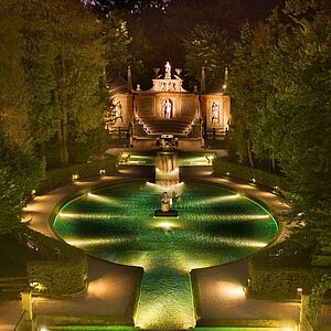 Wasserspiele bei Nacht