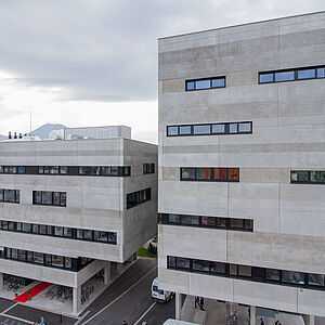 6.500 m² für Lehre und Forschung: Lehr- und Forschungsgebäude im Stadtteil Itzling