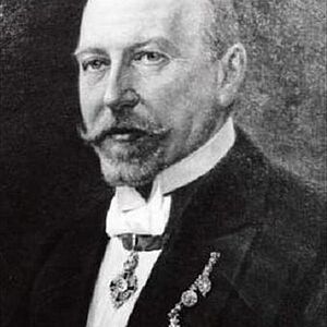 Halbportrait von Franz Berger als Schwarz-Weiss Fotografie