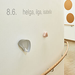 Leitsystem und Wandgestaltung von Ingeborg Kumpfmueller im Neubau des SWH Nonntal in Salzburg.