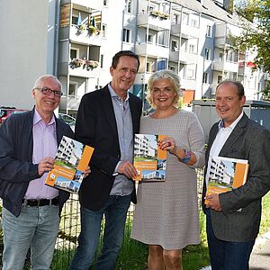 Stolz auf revitalisierte Altbauten mit Balkonen: