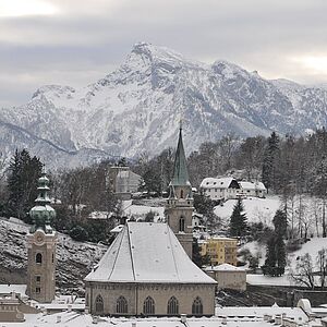 Der Untersberg im Winter von der Altstadt aus