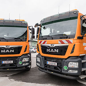 Zwei neue Hybrid-Müllfahrzeuge