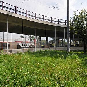 Wetterfest: Action unter der Brücke