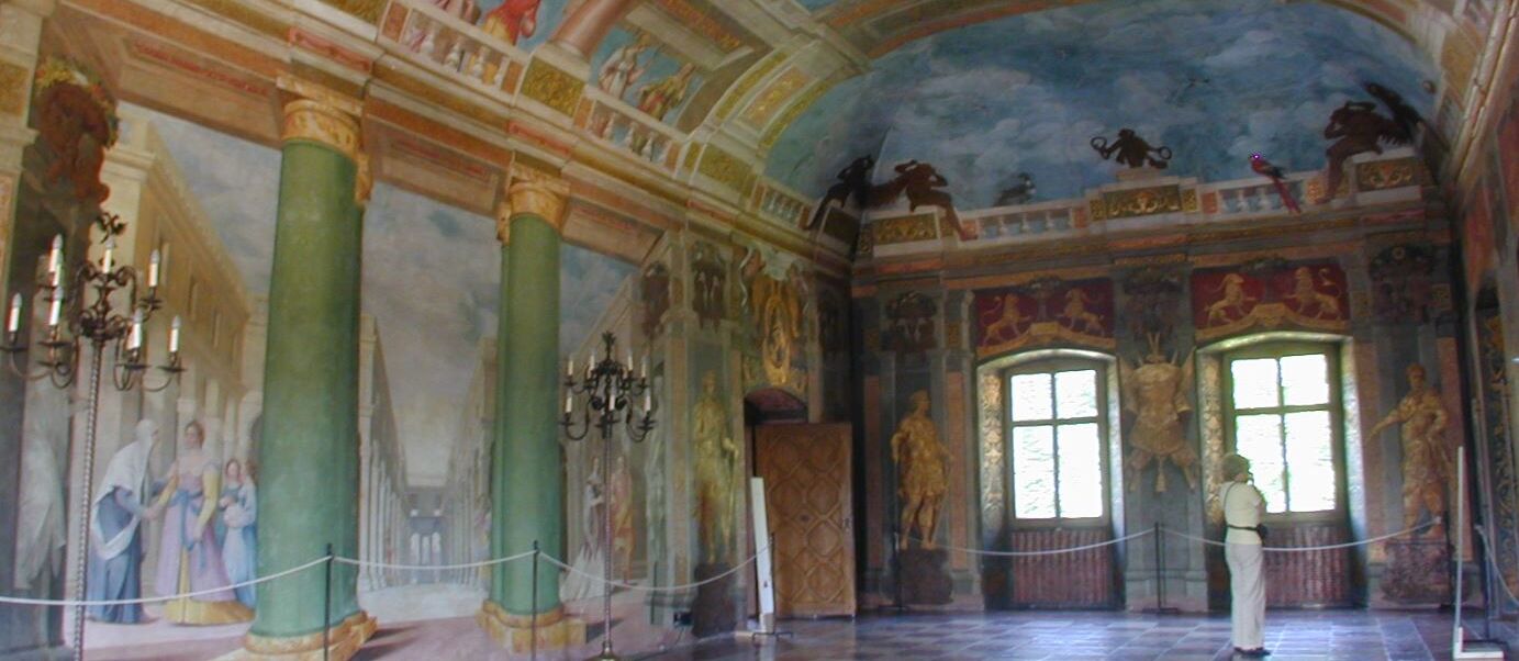 Die wunderschönen, bunten Fresken im Schloss Hellbrunn.