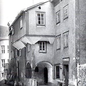 Schwarz-Weiss Fotografie vom Rapplbad in der Pfeifergasse 9. Das Foto ist im Jahre 1941 entstanden.