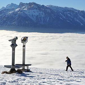 Auf der schneebedeckten Gaisbergspitze mit Inversionswetterlage