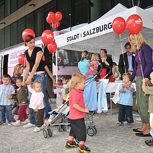 Großer Andrang beim Info-Stand der Stadt.