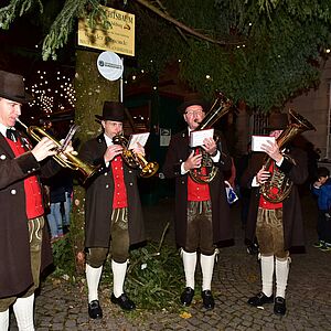 Stimmungsvolle Blasmusik unterm Christbaum