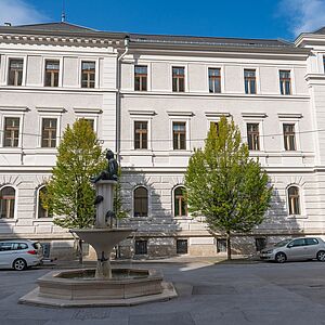 Brunnen am Kajetanerplatz