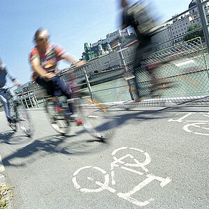 Biker am Salzachradweg