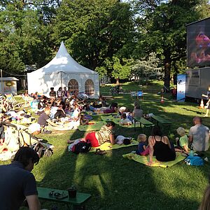Sommerkino lockt Alt & Jung in den Volksgarten