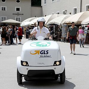 eScooter unterwegs am Kapitelplatz