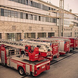 Die Einsatzfahrzeuge der Feuerwehr.