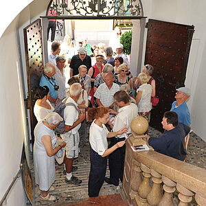 Warteschlangen beim Eingang