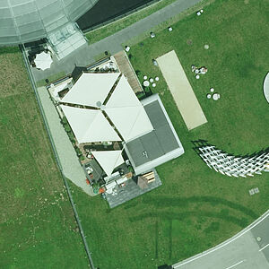 Luftbild vom Hangar 7: