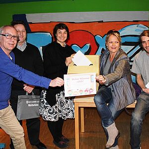 Stadt-Team bot Wahlinfo im JUZ Taxham