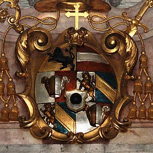 Das Wappen Wolf Dietrichs über dem Altar der Kapelle.