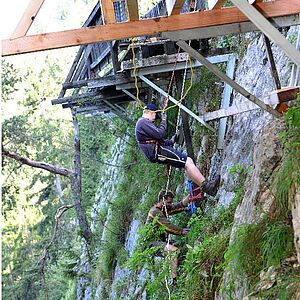 Bau des Sendlwand-Steg für den Rundwanderweg