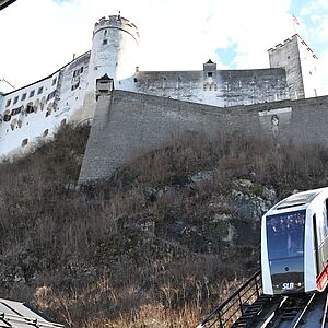 Die Festungsbahn talwärts