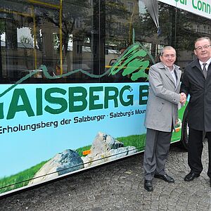 Koop: Schaden & Schabhüttl vor neuem Gaisbergbus.
