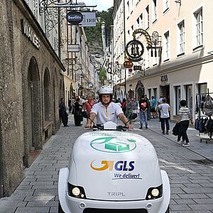 eScooter unterweg in der Getreidegasse