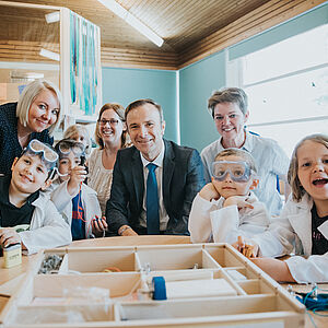 Zu Besuch bei Mini-Forscherinnen und -Forschern
