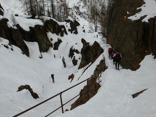Durchschlupf im alten Bergwerk