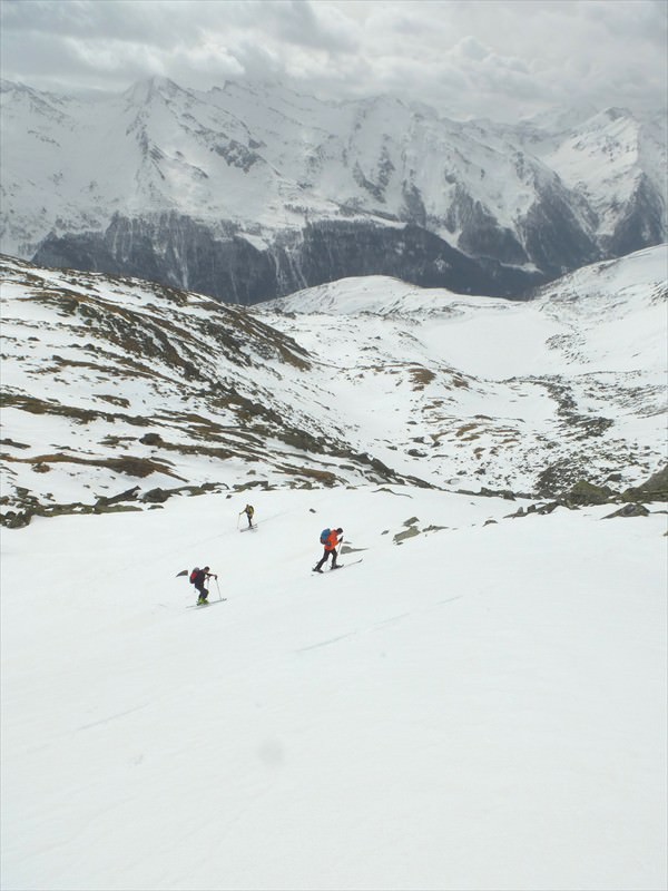 in den Karen liegt noch genug Schnee