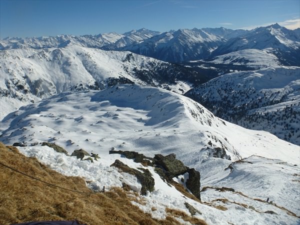 Tiefblick vom Gipfel