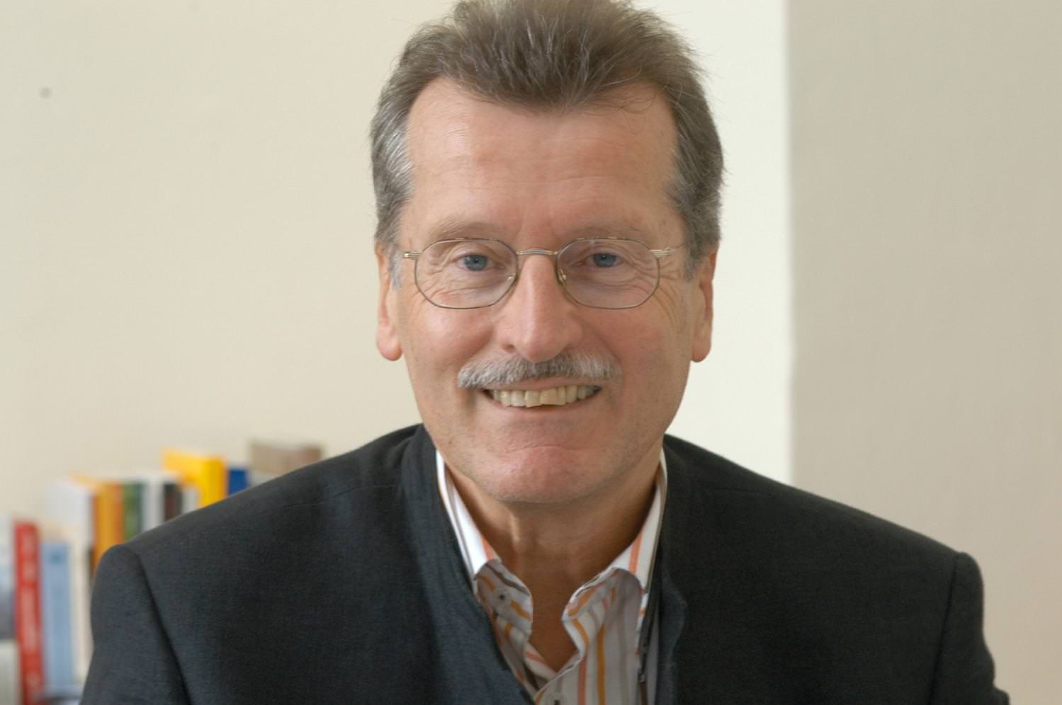 Dr. Hans Jörg Bachmaier Dr. Hans Jörg Bachmaier