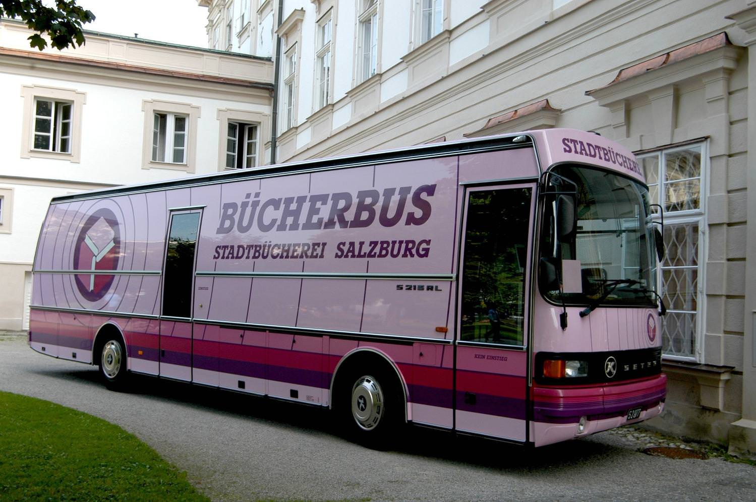 Bücherbus der Stadtbücherei Bücherbus der Stadtbücherei