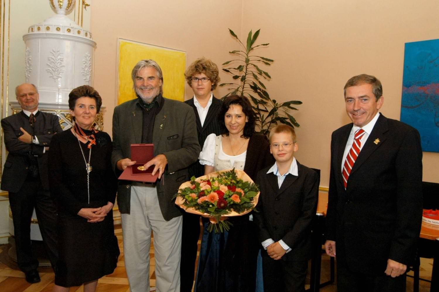 Stadtsiegel in GOld an Peter Simonischek