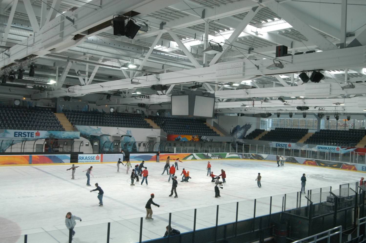 Eisarena: Sportliches Vergnügen für Alt und Jung