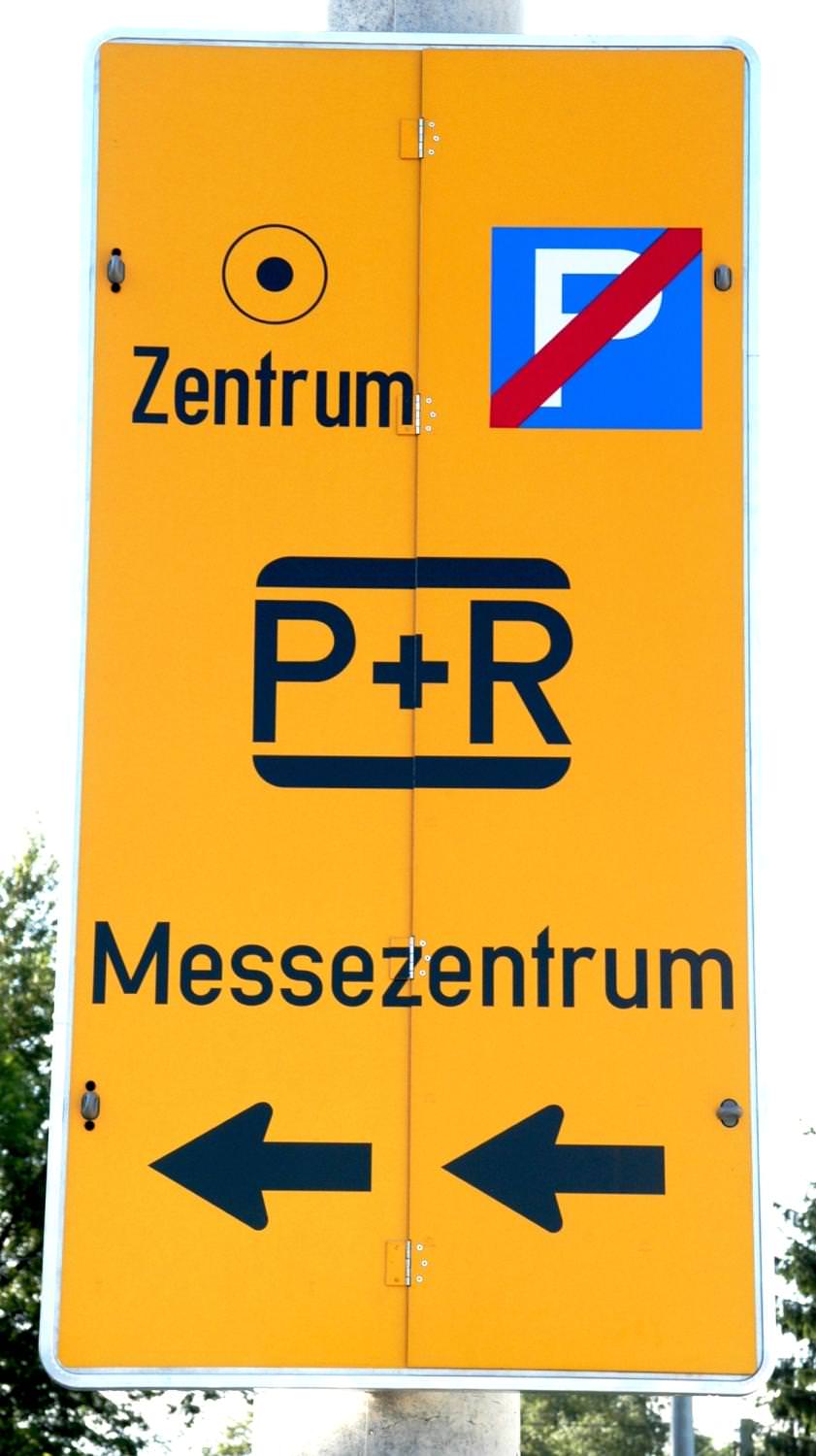Wird bei Bedarf aufgeklappt. Wird bei Bedarf aufgeklappt.