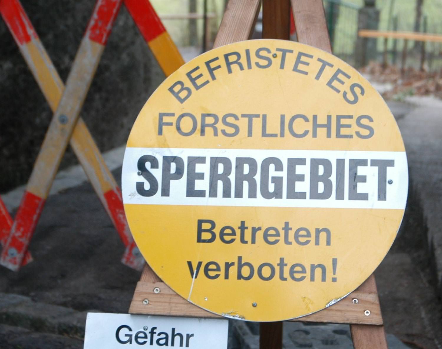 Tafel "Forstliches Sperrgebiet" Tafel "Forstliches Sperrgebiet"