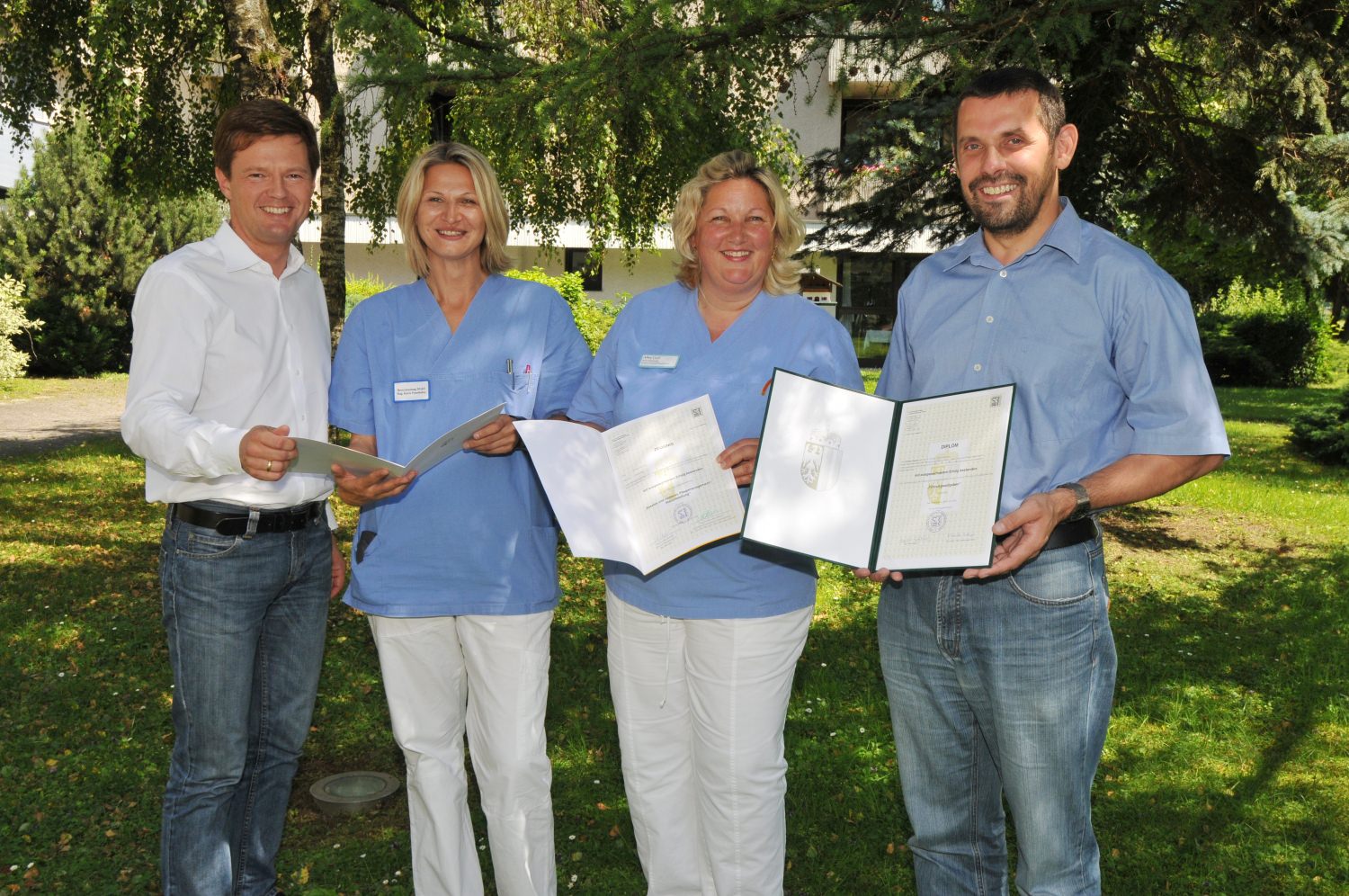Ausgezeichnete Seniorenheim-MitarbeiterInnen Ausgezeichnete Seniorenheim-MitarbeiterInnen
