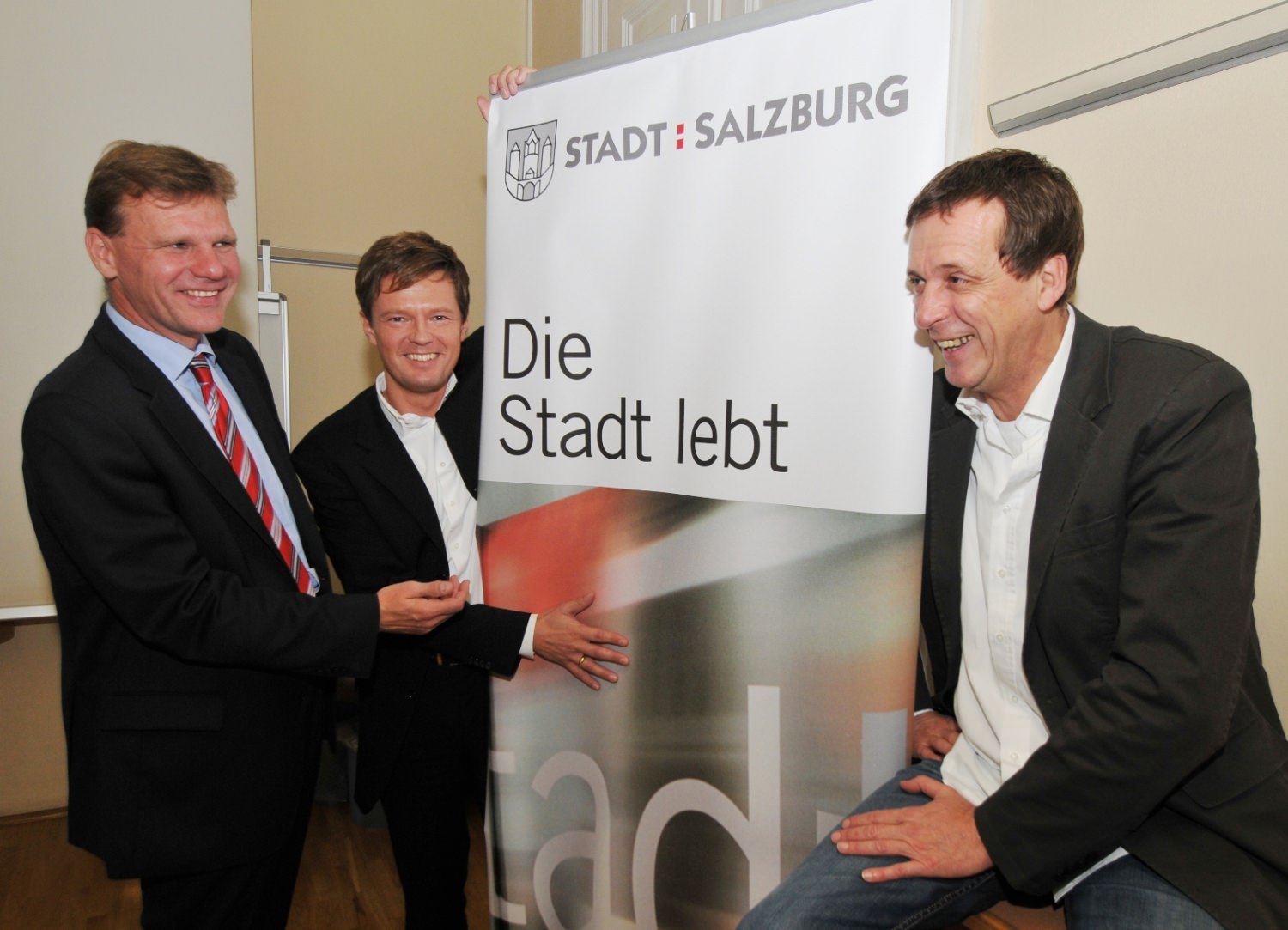 Sie planen die Energie-Zukunft der Stadt. Sie planen die Energie-Zukunft der Stadt.