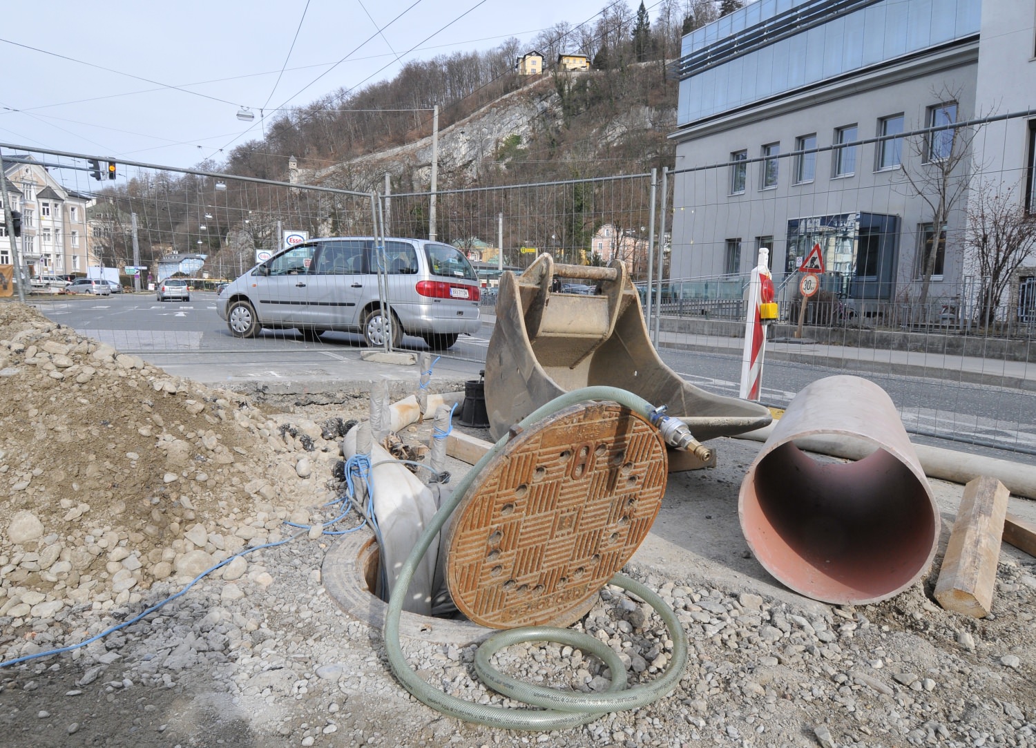 Kanalbau vor UKH: Kanalbau vor UKH: