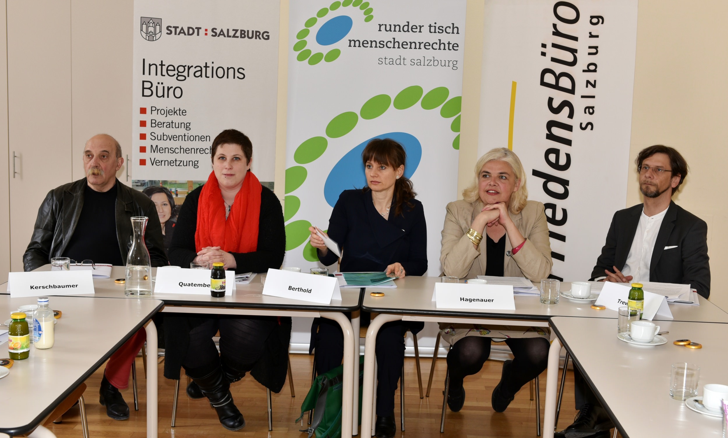 Am Podium beim heutigen Pressegespräch. Am Podium beim heutigen Pressegespräch.