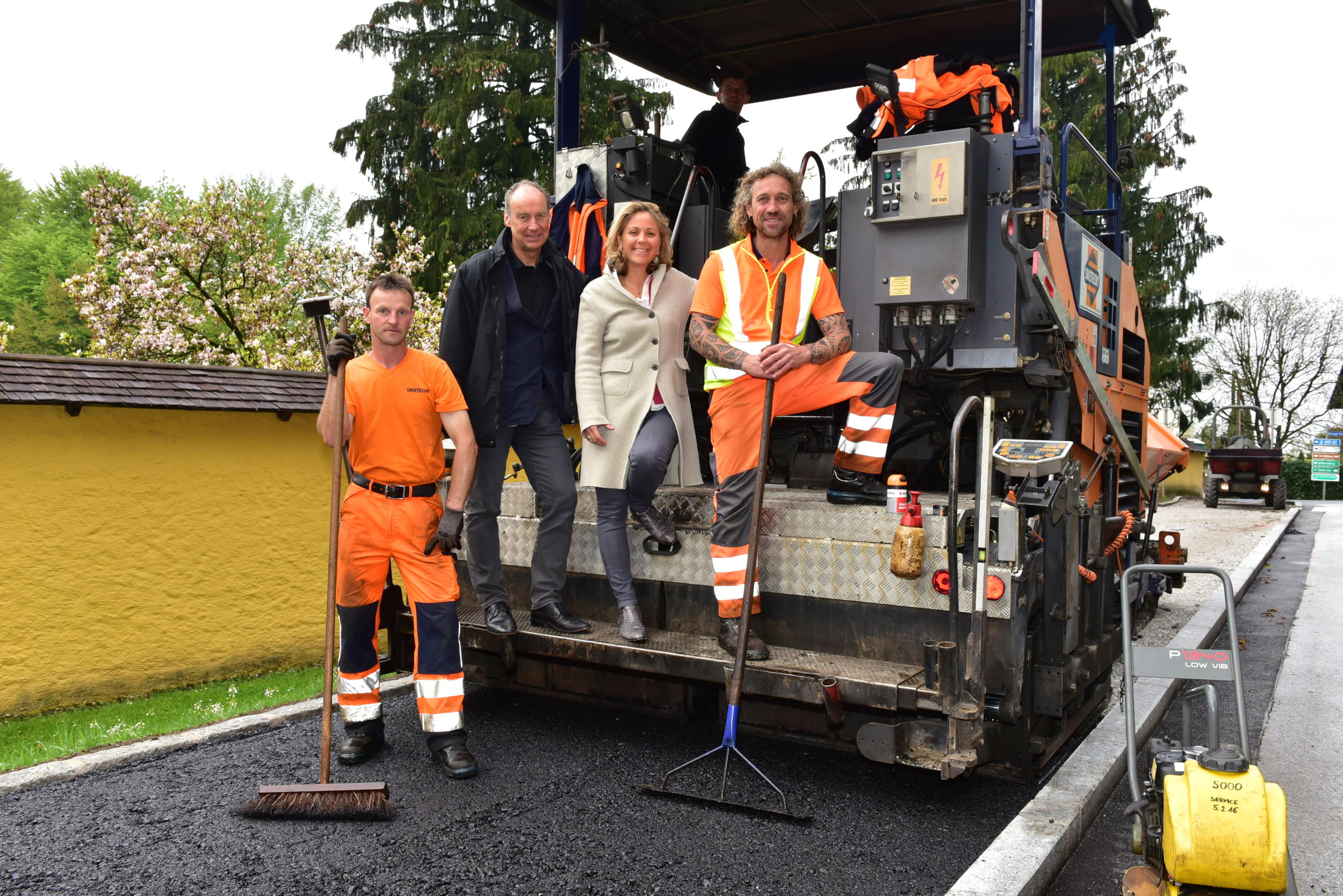 Asphaltierungsarbeiten im Fürstenweg Asphaltierungsarbeiten im Fürstenweg